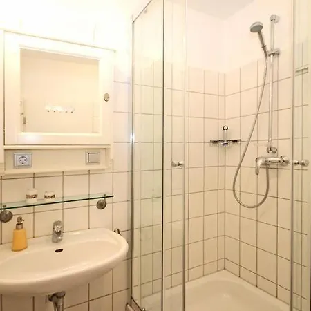 Отель Strandstrasse-43-wohnung-10-765 Кюлунгсборн